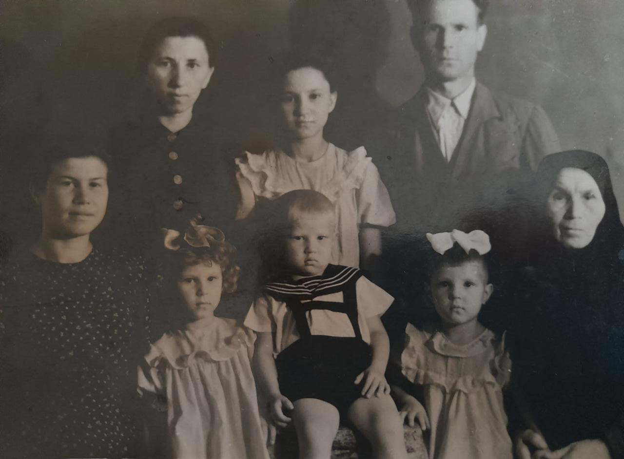 6cc549c0-3ddc-40ba-9143-485a965f165b Unassociated photos