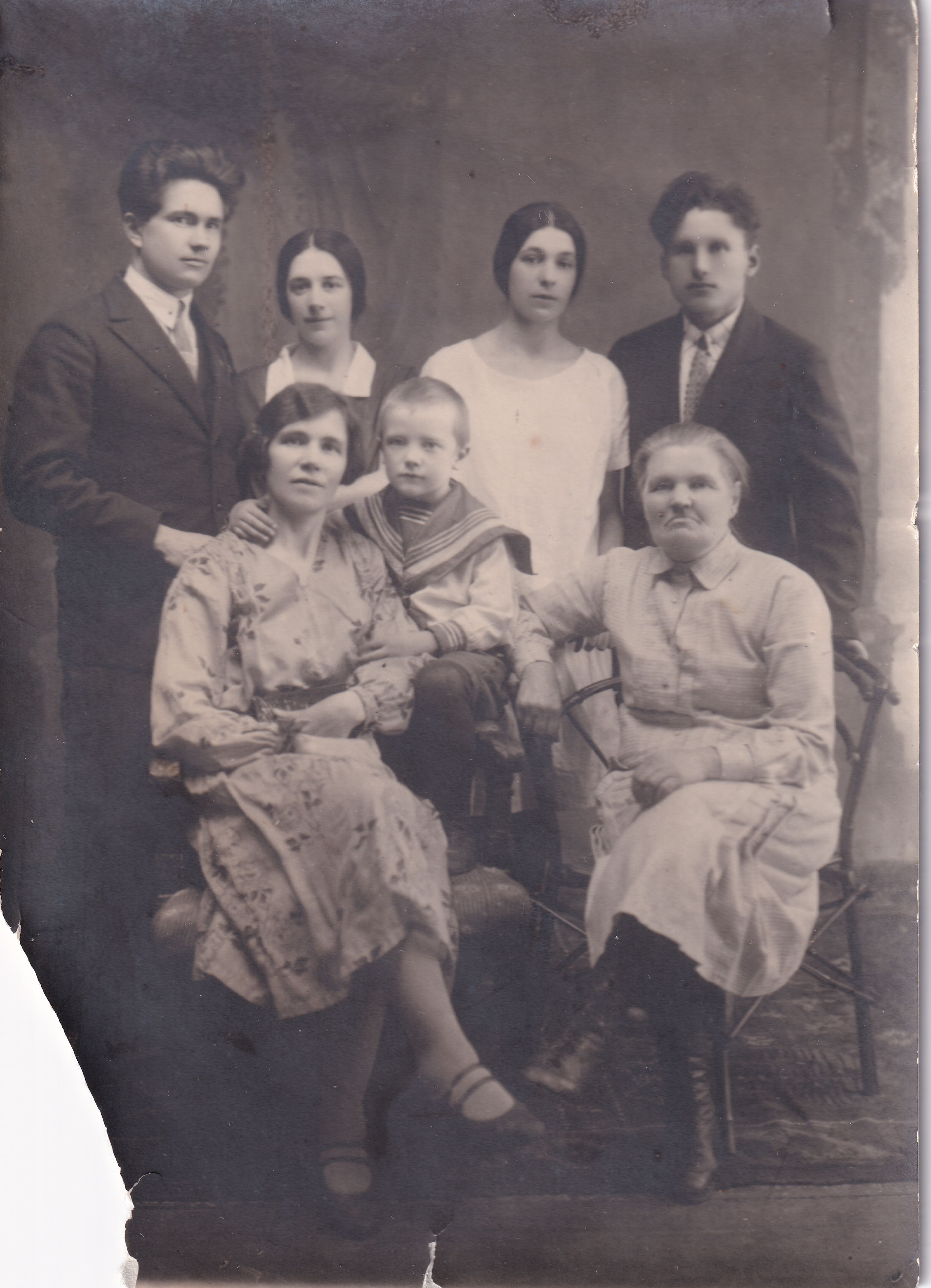 0 1928 Семья8.jpg Валентина Осиповна Ковалева