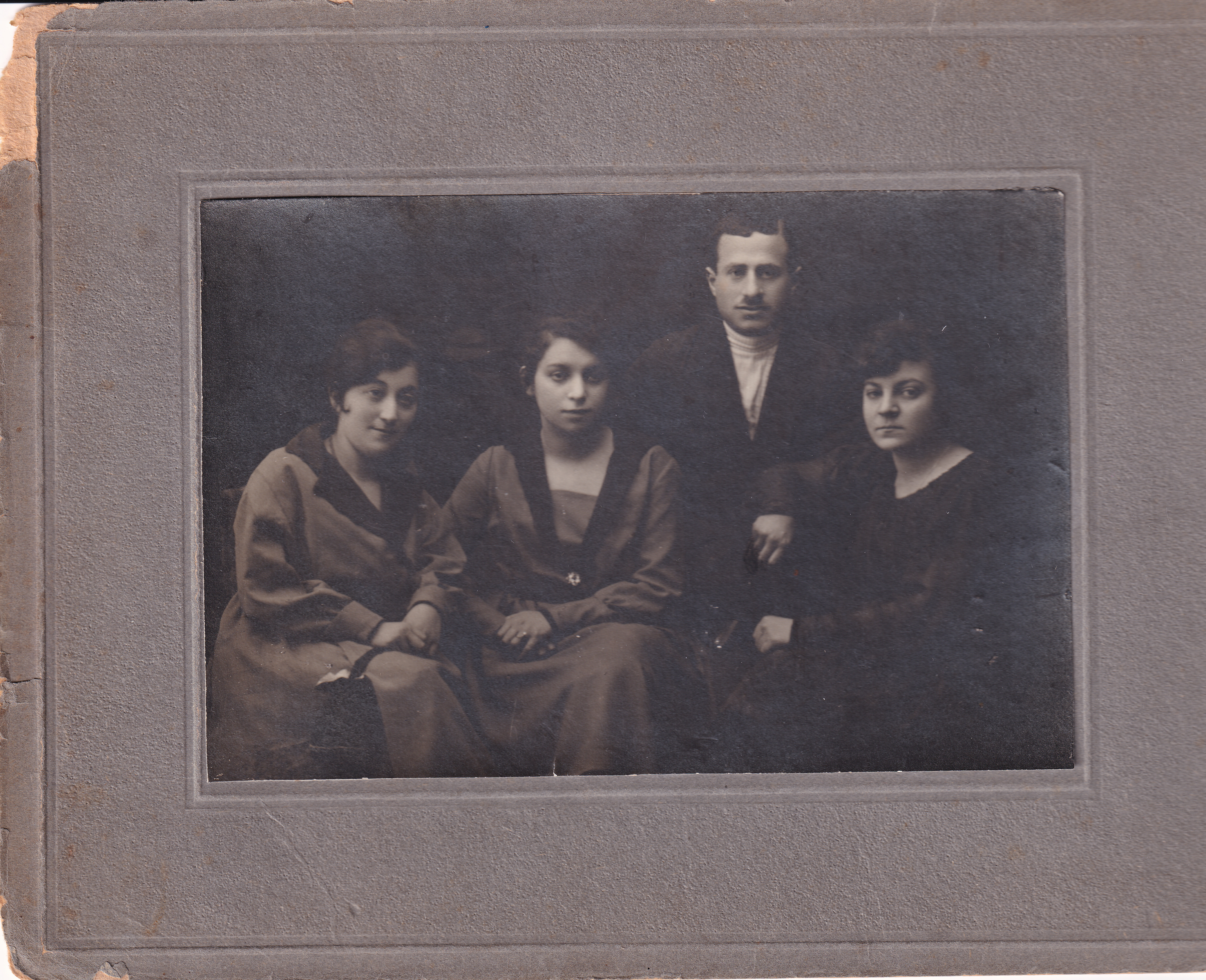 1922 подруги Веры_мамыАни2.jpg Вера Давидовна ורה פלינר Заборова
