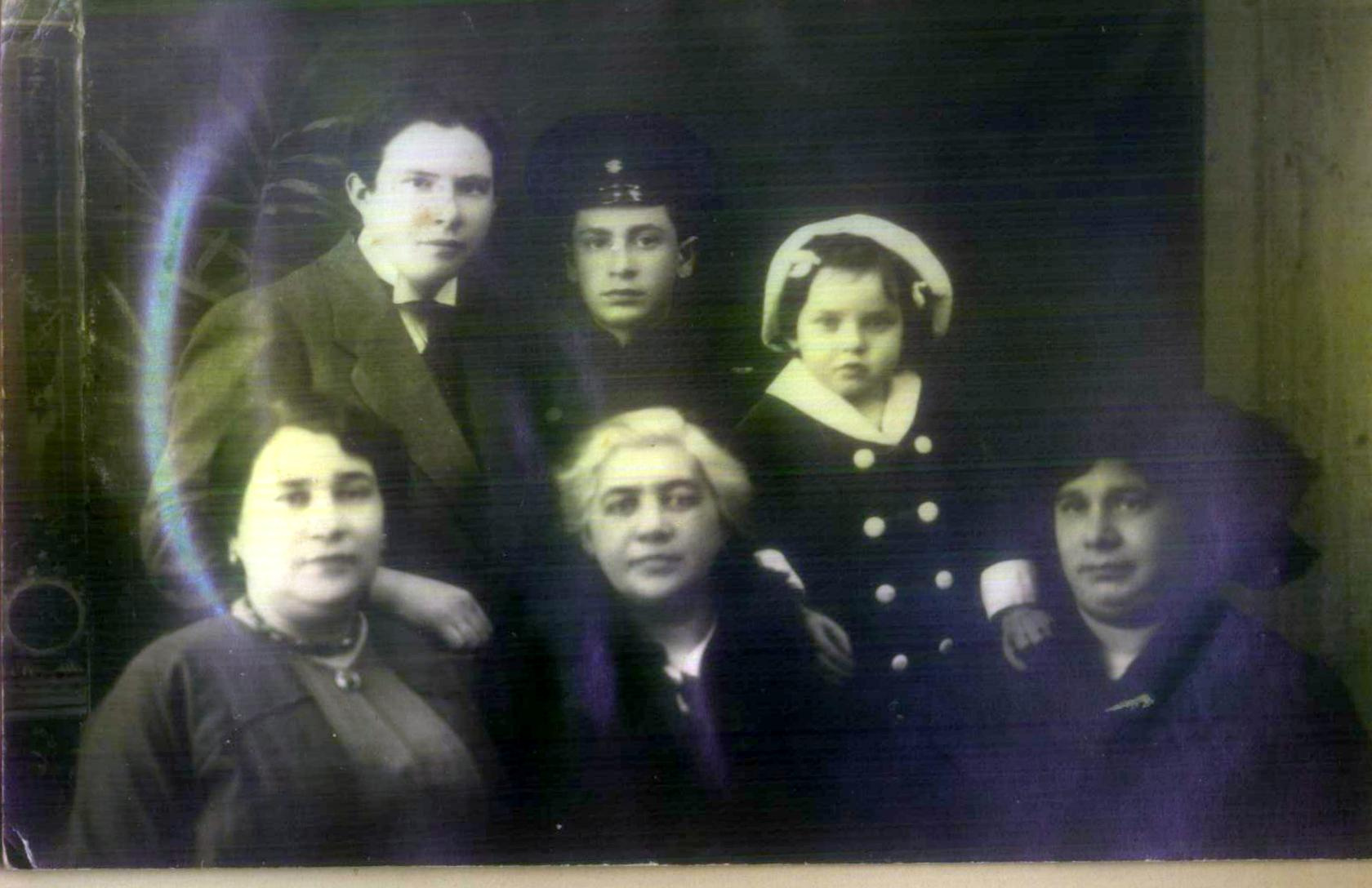family-3 Уня Рафалович