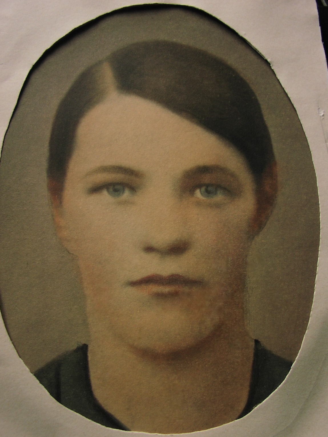 Larissa Menschakoff, Mensakov